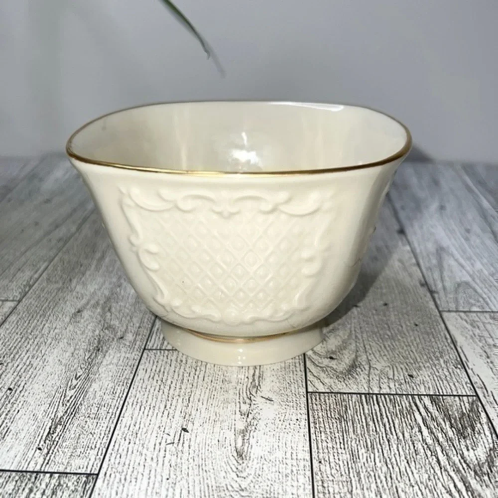 Lenox Collection The Canterbury Bowl with 24kt Gold Trim